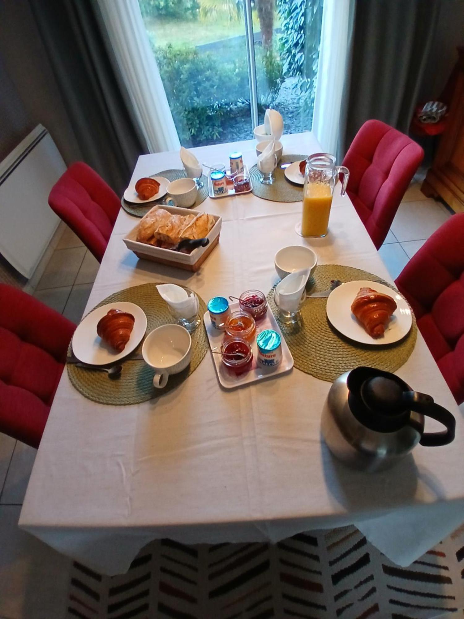 Bed and Breakfast Chez Bernard Et Nicole Betton Exterior foto